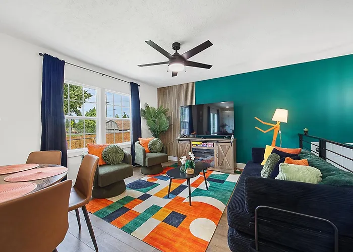 Normal Escape Near Isu - Group Stay - Game Room & Hot Tub